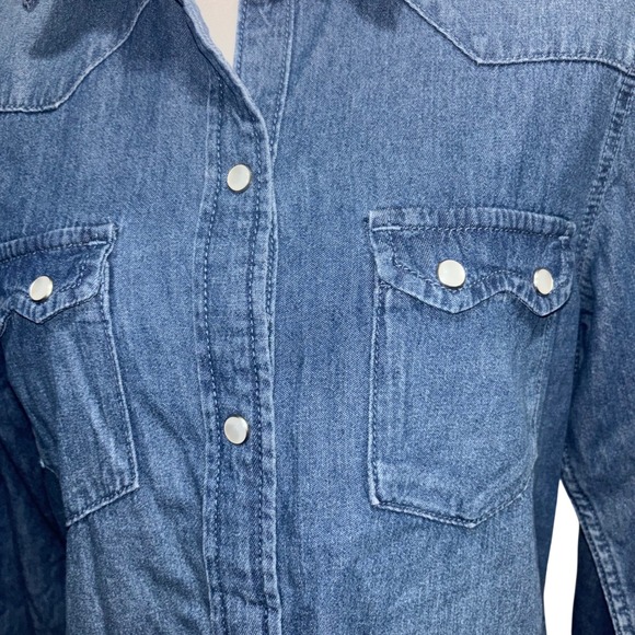 Lucky Brand Small Western Denim Medium Wash Pearl Snap Raw Hem Long Sleeve Shirt - Picture 6 of 8